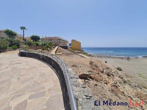 Playa de Los Abrigos desde paseo en Granadilla de Abona, Tenerife Sur