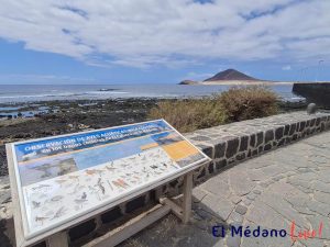 Playa del Cabezo con Montaña Roja en horizonte, El Médano, Tenerife